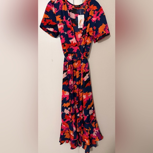 Women's High-Low Wrap Maxi Dress in Pink & Navy Floral - Picture 3 of 8